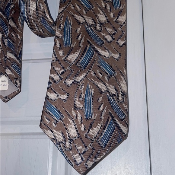 Hardy Amies Taupe and Blue Silk Tie with Elegant Design - Picture 2 of 5